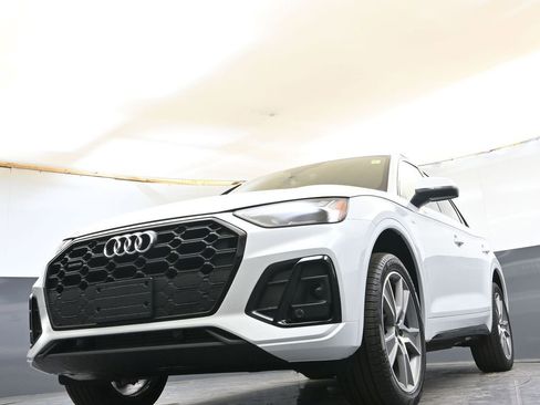 Used 2025 Audi Q5 2.0T Premium w/ Convenience Plus Package AWD/4WD image 40