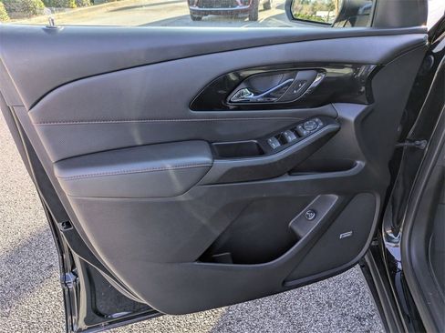 Used 2023 Chevrolet Traverse RS image 12