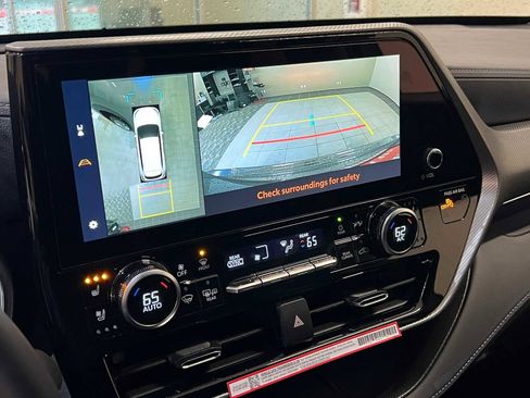 Certified 2025 Toyota Highlander Platinum image 26