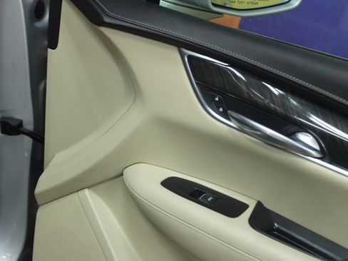 Used 2018 Cadillac XT5 AWD image 10