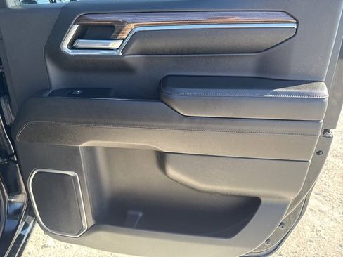 Used 2023 Chevrolet Silverado 1500 LT image 24