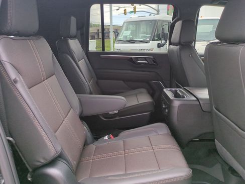 New 2025 Chevrolet Suburban High Country image 28