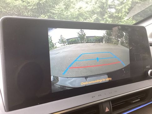 Used 2025 Toyota Prius XLE AWD/4WD image 15