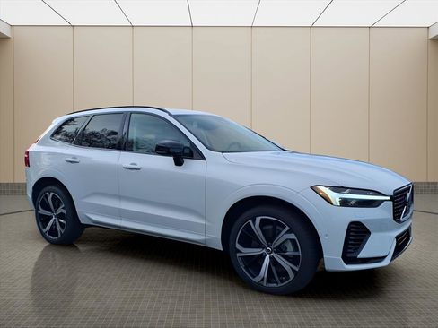 Used 2025 Volvo XC60 T8 Ultra w/ Protection Package Premier image 19