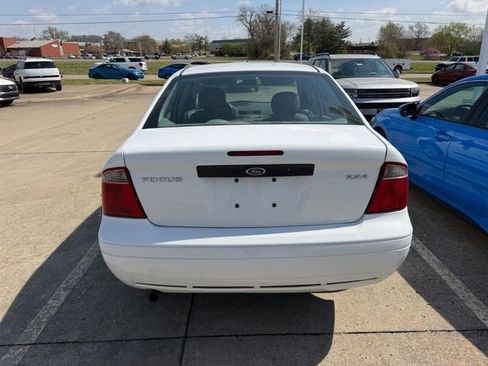 Used 2005 Ford Focus ZX4 Sedan image 3