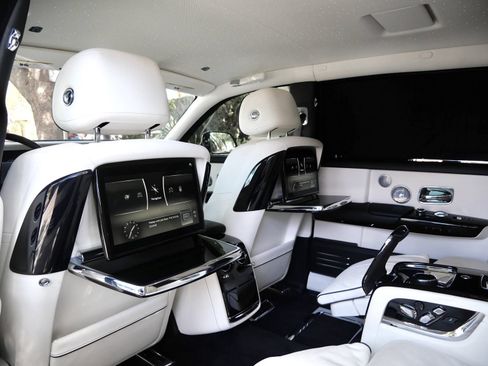 Certified 2022 Rolls-Royce Phantom Extended Wheelbase w/ The Phantom Package RWD image 31