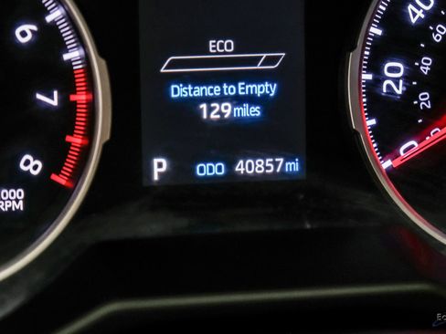 Used 2021 Toyota RAV4 LE image 69