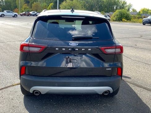 Used 2023 Ford Escape SE image 4