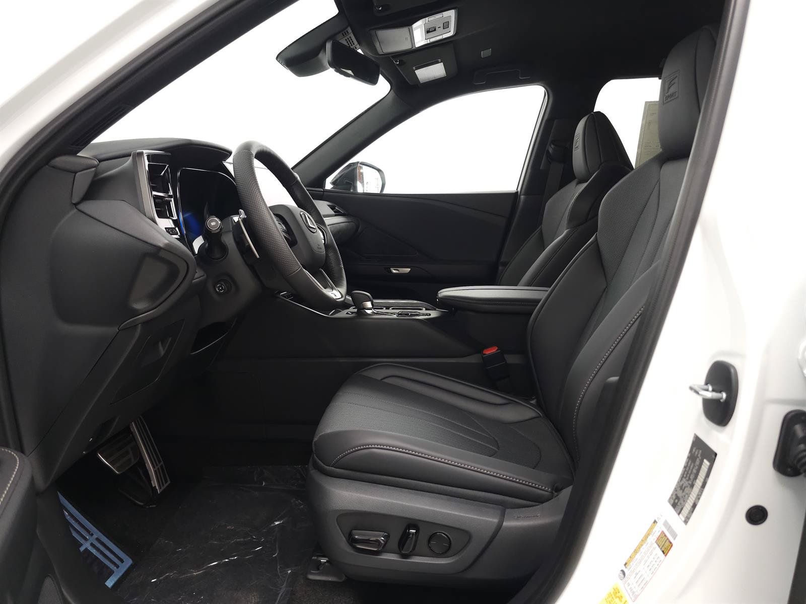 New 2026 Lexus TX 500h AWD w/ Technology Package image 4