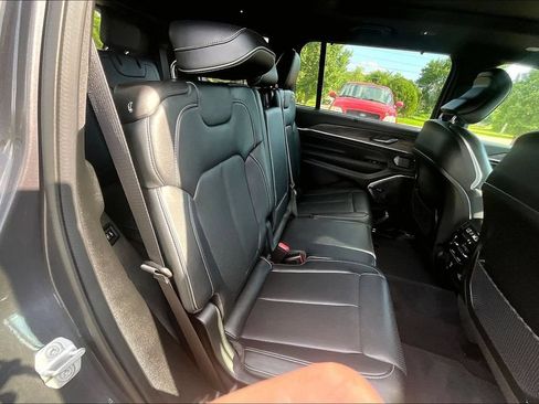 Used 2022 Jeep Grand Cherokee L Overland w/ Luxury Tech Group IV AWD/4WD image 24