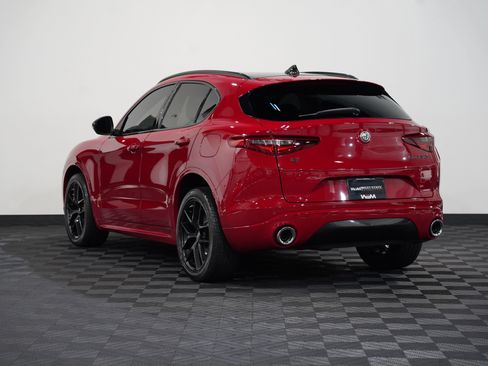 Used 2021 Alfa Romeo Stelvio Ti w/ Nero Edizione image 8