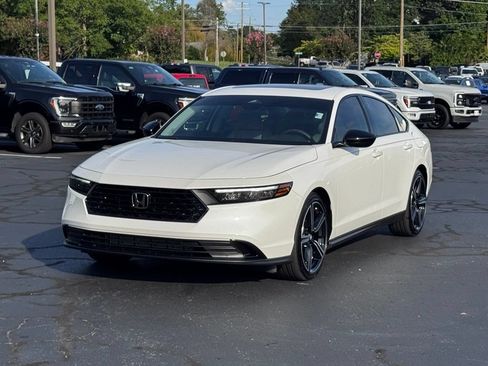 Used 2026 Honda Accord SE image 2