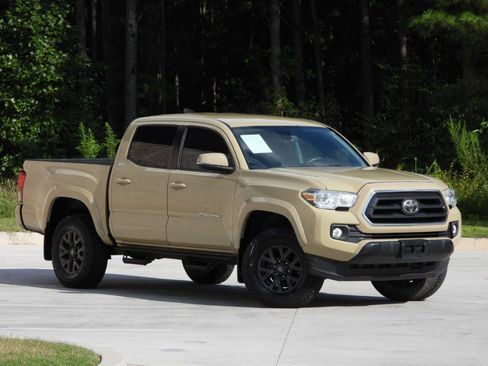 Used 2020 Toyota Tacoma SR5 w/ Technology Package AWD/4WD image 18