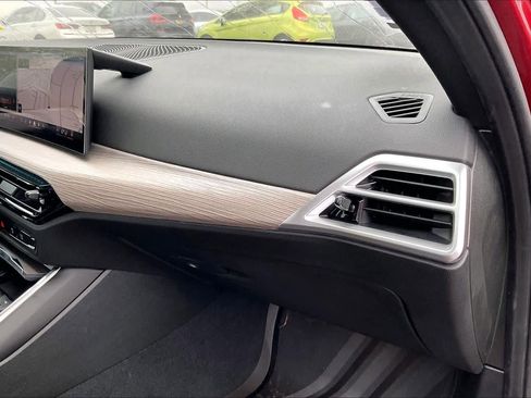 Used 2026 BMW 330i Sedan w/ M Sport Package image 17