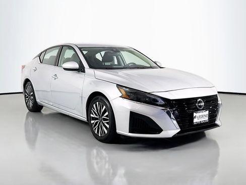Used 2023 Nissan Altima 2.5 SV FWD image 3