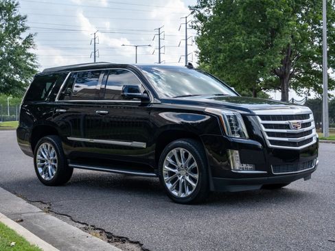 Used 2019 Cadillac Escalade Premium Luxury AWD/4WD image 4