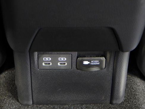 Used 2025 Toyota Prius Plug-In Hybrid image 23