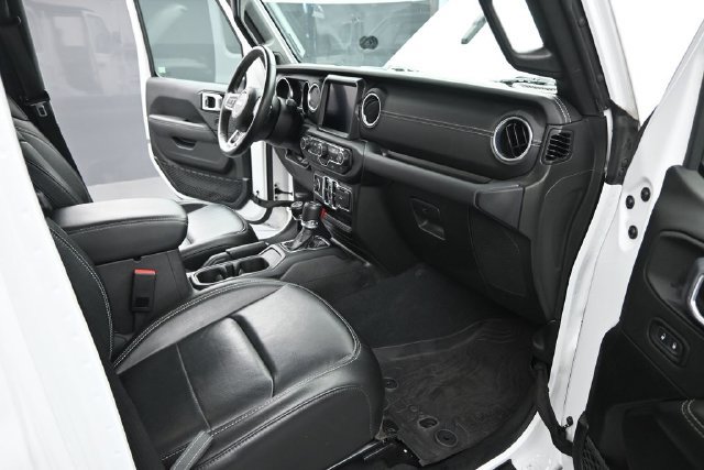 Used 2023 Jeep Wrangler Unlimited Sahara w/ Cold Weather Group AWD/4WD image 22