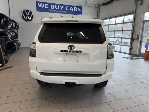 Used 2022 Toyota 4Runner SR5 image 6