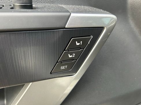 Used 2025 Toyota Tundra Platinum AWD/4WD image 18