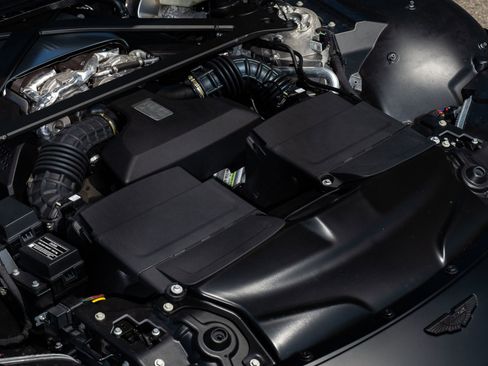 Used 2023 Aston Martin V8 Vantage Coupe RWD image 12