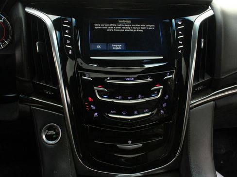 Used 2017 Cadillac Escalade ESV Platinum image 30