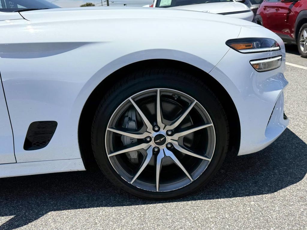Certified 2025 Genesis G70 2.5T AWD/4WD image 9