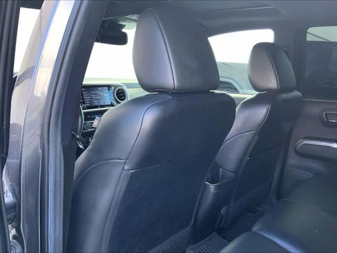 Used 2022 Toyota Tacoma Limited AWD/4WD image 12
