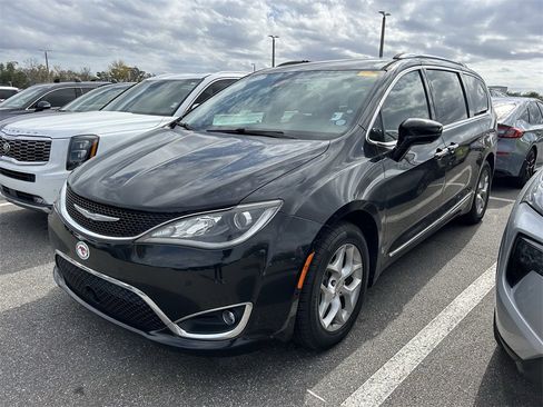Used 2017 Chrysler Pacifica Touring-L Plus w/ Advanced Safetytec Group image 9