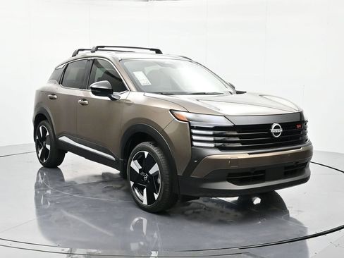 New 2026 Nissan Kicks SR image 3