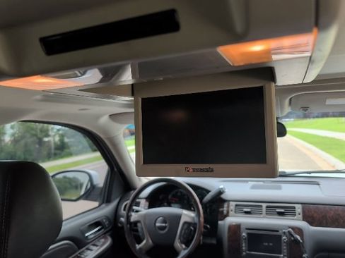 Used 2009 GMC Yukon Denali RWD image 13