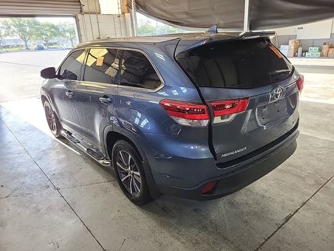 Used 2018 Toyota Highlander XLE AWD/4WD image 6