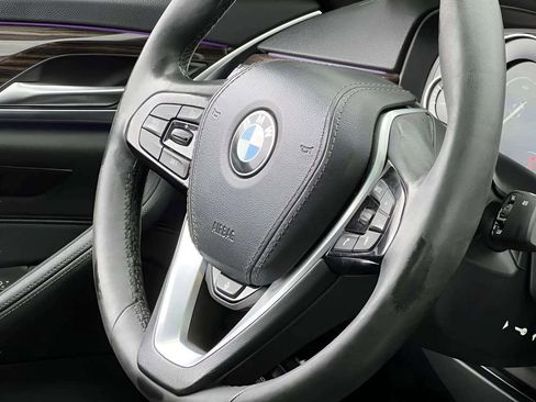 Used 2018 BMW 530e xDrive image 19