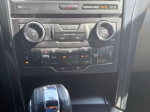 Used 2018 Ford Explorer XLT w/ Equipment Group 202A FWD image 11