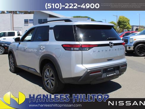 Used 2025 Nissan Pathfinder SV FWD image 9