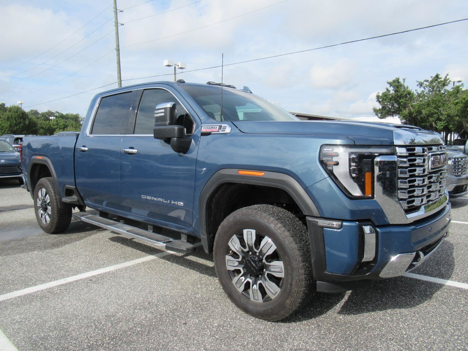 Used 2025 GMC Sierra 2500 Denali w/ Denali Reserve Package AWD/4WD image 1