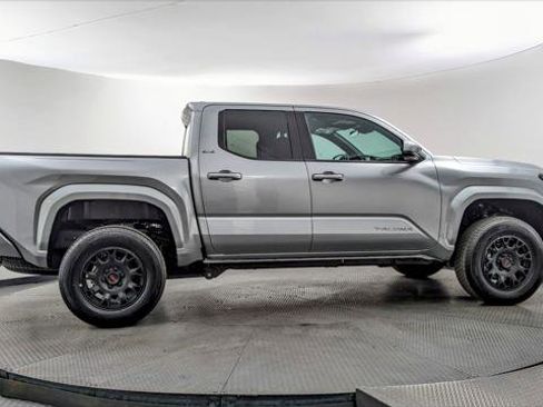 Used 2025 Toyota Tacoma SR5 RWD image 9