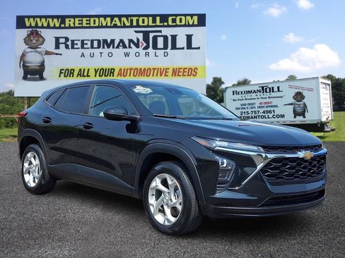 Used 2024 Chevrolet Trax LS w/ LS Convenience Package FWD image 1