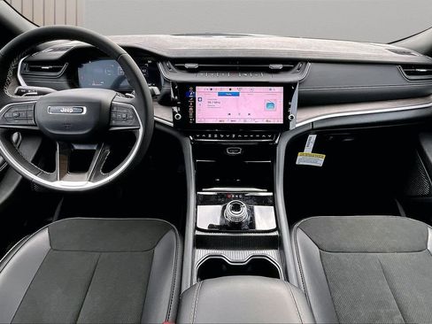 New 2026 Jeep Grand Cherokee Altitude RWD image 10