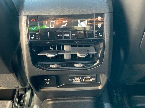 Used 2022 Jeep Grand Cherokee L Limited image 24