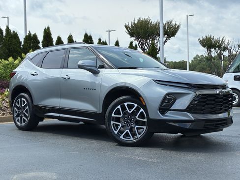 Used 2024 Chevrolet Blazer RS w/ Driver Confidence II Package FWD image 2