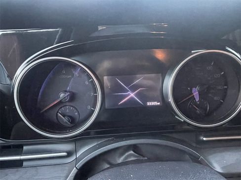 Used 2024 Kia Carnival EX image 7