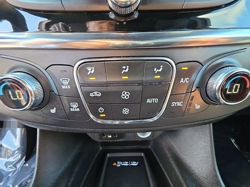 Used 2023 Chevrolet Traverse LT AWD/4WD image 11