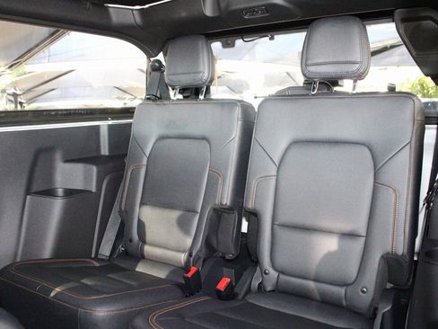 Used 2023 Ford Bronco Badlands w/ Sasquatch Package image 45