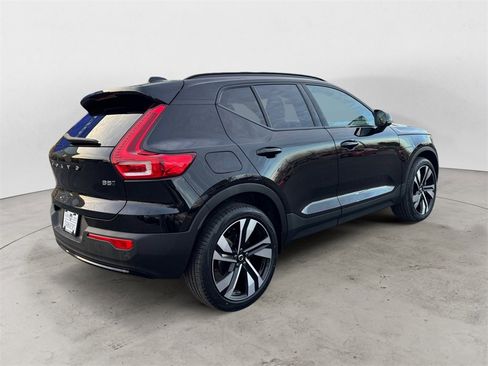 Certified 2024 Volvo XC40 B5 Plus w/ Climate Package image 6