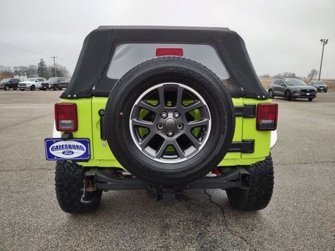 Used 2016 Jeep Wrangler Unlimited Sahara image 4