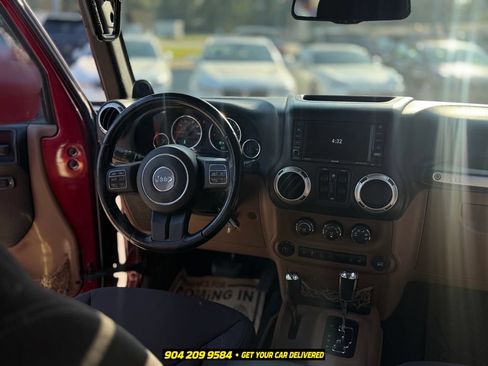 Used 2013 Jeep Wrangler Unlimited Rubicon w/ Connectivity Group AWD/4WD image 16