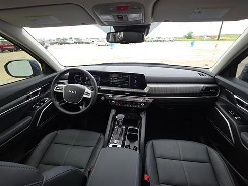 Used 2025 Kia Telluride EX w/ EX Captain's Chair Package AWD/4WD image 14