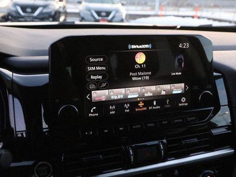 Used 2024 Nissan Pathfinder SL image 17