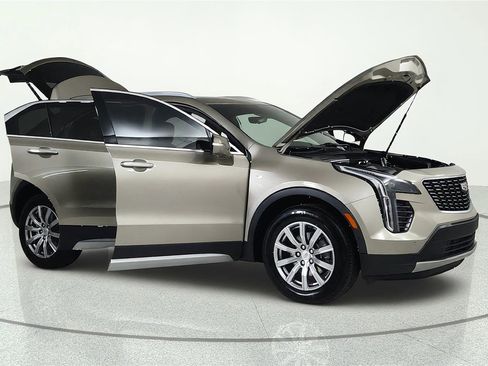 Used 2022 Cadillac XT4 Premium Luxury w/ Enhanced Visibility Package AWD/4WD image 8